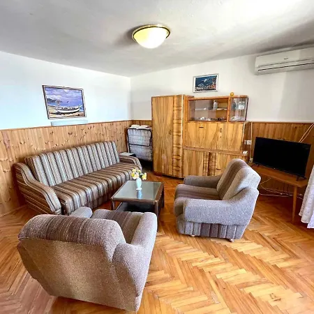 بيت للعطل In 44017 دْغاماي